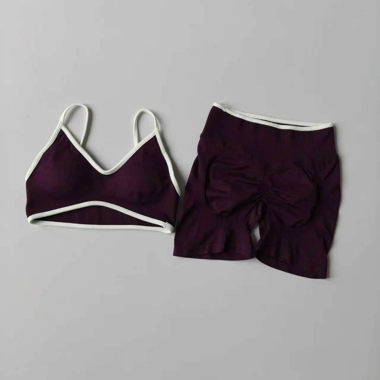 VYRENA Peach Set — Seamless Bra & Scrunch Shorts