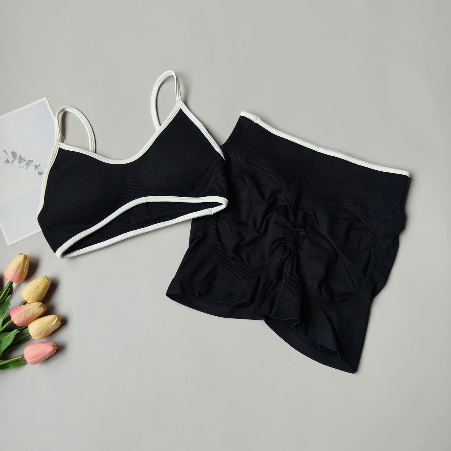 VYRENA Peach Set — Seamless Bra & Scrunch Shorts