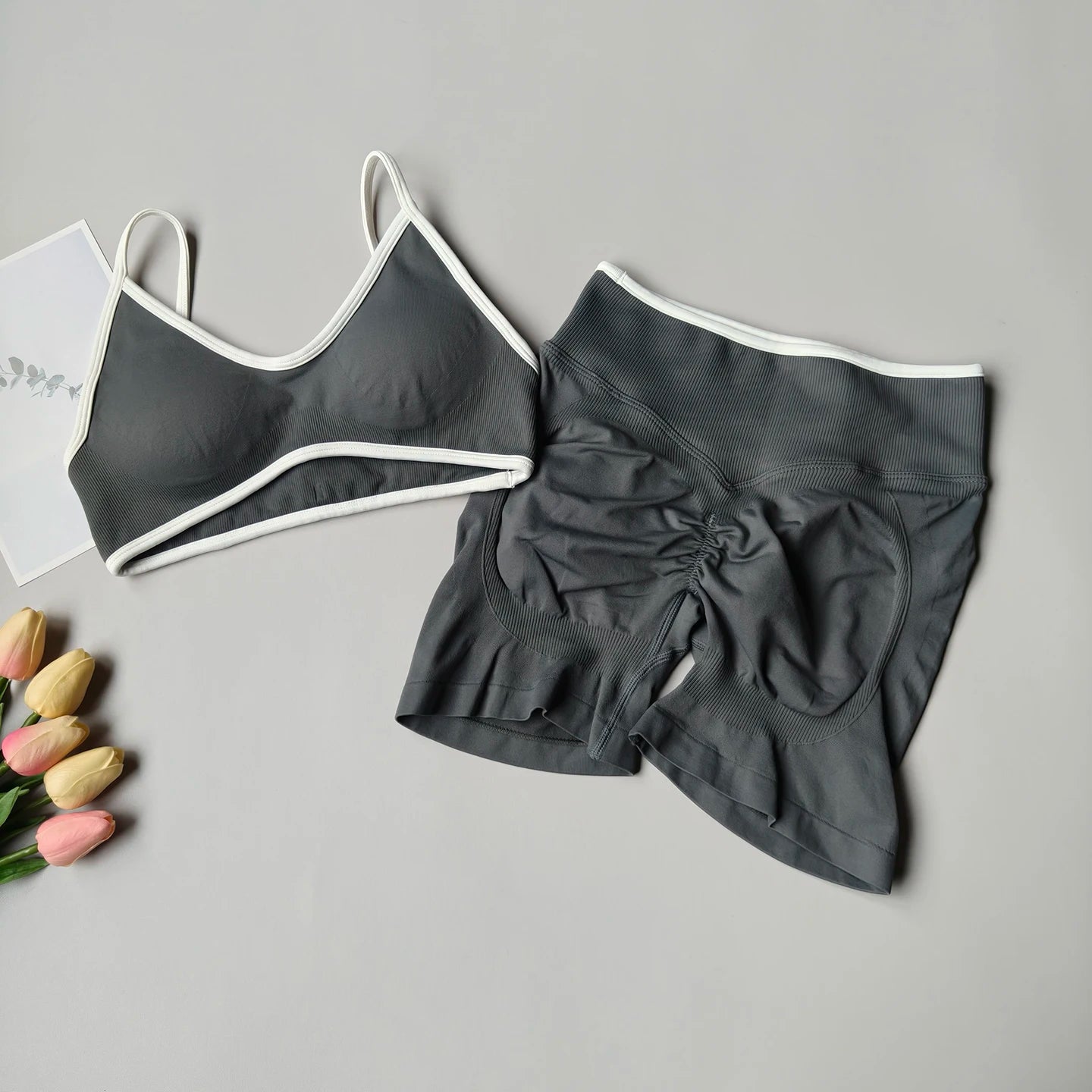VYRENA Peach Set — Seamless Bra & Scrunch Shorts